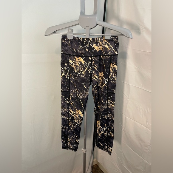 CVG‎ size XS cropped gold marble leggings - Picture 1 of 6
